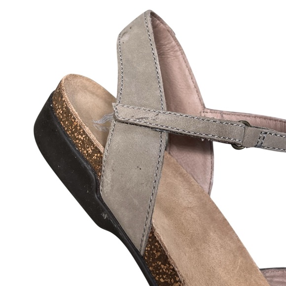 Dansko Rowan taupe nubuck leather closed toe comfort sandals - Picture 10 of 10
